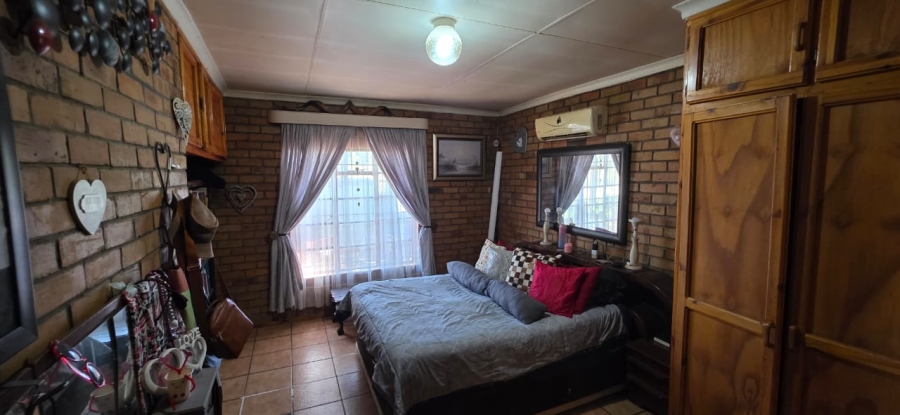 5 Bedroom Property for Sale in Vaal Park North West
